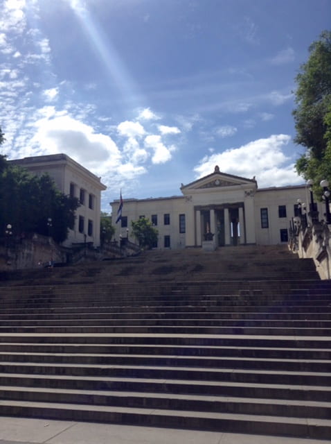 La universidad de havana steps